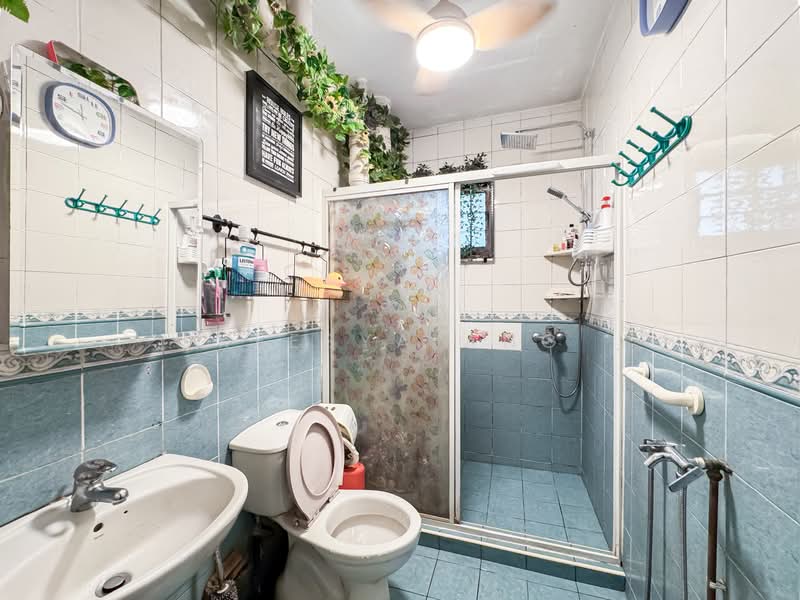 654 Senja Road, 654 Senja Road, 3 Bedrooms, 1,184 sqft, HDB Flat For Sale, by Keesya Ang, 500154585 - Bathroom - PropertyGuru.com.sg