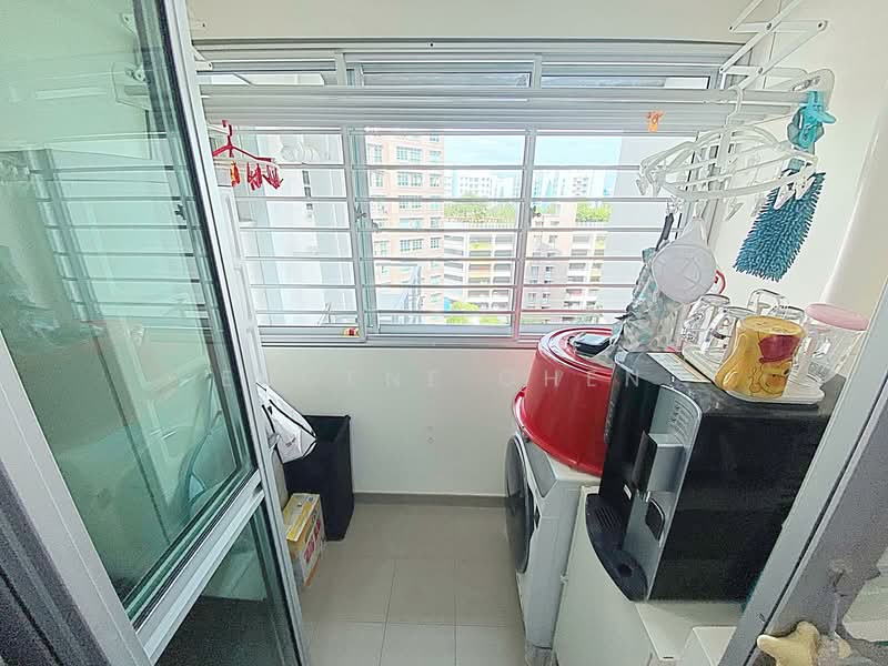 194A Bukit Batok West Avenue 6, 194A Bukit Batok West Avenue 6, 3 Bedrooms, 1,001 sqft, HDB Flat For Sale, by Eugene Chen, 500154604 - Balcony - PropertyGuru.com.sg
