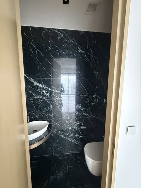 Klimt Cairnhill, 71 Cairnhill Road, 4 Bedrooms, 2,056 sqft, Condominium For Sale, by Vivian Sun 孙淑媛, 500154611 - Bathroom - PropertyGuru.com.sg
