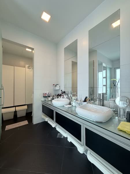 Wareham road, , 8 Bedrooms, 8,000 sqft, Detached House For Sale, by Julia Goh, 500154614 - Bathroom - PropertyGuru.com.sg