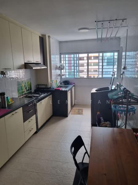 309 Serangoon Avenue 2, 309 Serangoon Avenue 2, Room Rental, 150 sqft, HDB Flat For Rent, by Raelene Tan, 500154616 - Kitchen - PropertyGuru.com.sg