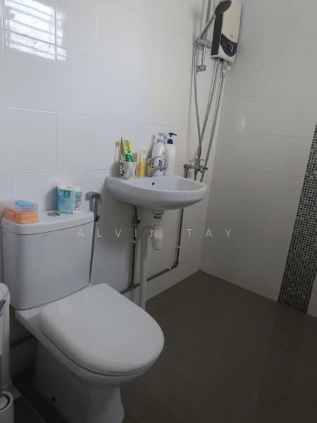 314 Ubi Avenue 1, 314 Ubi Avenue 1, 3 Bedrooms, 1,119 sqft, HDB Flat For Rent, by Alvin Tay, 500154629 - Bathroom - PropertyGuru.com.sg