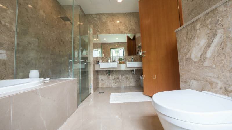 🏡 Prestig & Space at Oriole Crescent - 尊贵地段,宽阔空间,传承世家的理想府邸, , 7 Bedrooms, 15,000 sqft, Detached House For Sale, by Alfred Wu, 500154633 - Bathroom - PropertyGuru.com.sg