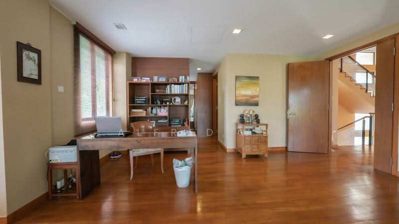 🏡 Prestig & Space at Oriole Crescent - 尊贵地段,宽阔空间,传承世家的理想府邸, , 7 Bedrooms, 15,000 sqft, Detached House For Sale, by Alfred Wu, 500154633 - Study - PropertyGuru.com.sg