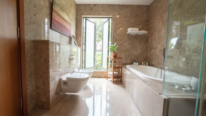 🏡 Prestig & Space at Oriole Crescent - 尊贵地段,宽阔空间,传承世家的理想府邸, , 7 Bedrooms, 15,000 sqft, Detached House For Sale, by Alfred Wu, 500154633 - Bathroom - PropertyGuru.com.sg