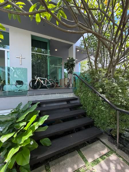 Wareham Road, , 6 Bedrooms, 8,000 sqft, Detached House For Sale, by Alvin Kwan, 500154635 - Exterior - PropertyGuru.com.sg