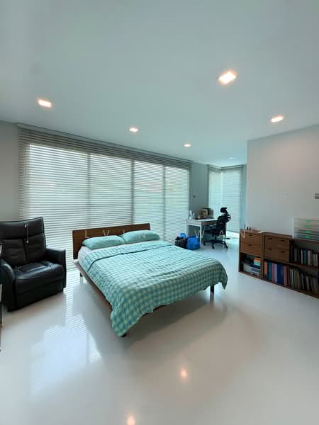 Wareham Road, , 6 Bedrooms, 8,000 sqft, Detached House For Sale, by Alvin Kwan, 500154635 - Bedroom - PropertyGuru.com.sg