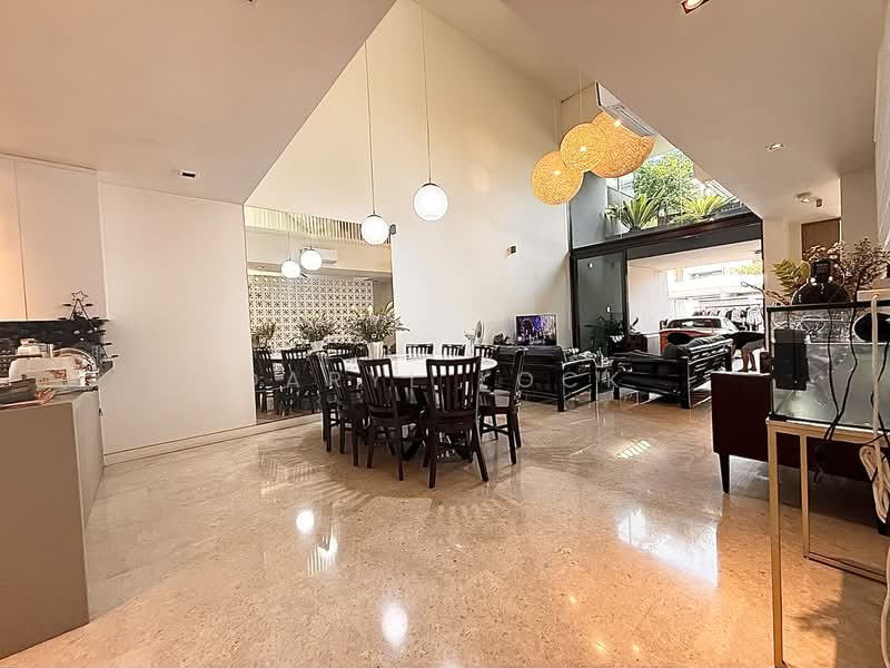 Nim Collection, Nim Terrace, 5 Bedrooms, 4,300 sqft, Terraced House For Sale, by Daryl Lock, 500154650 - Living Room - PropertyGuru.com.sg