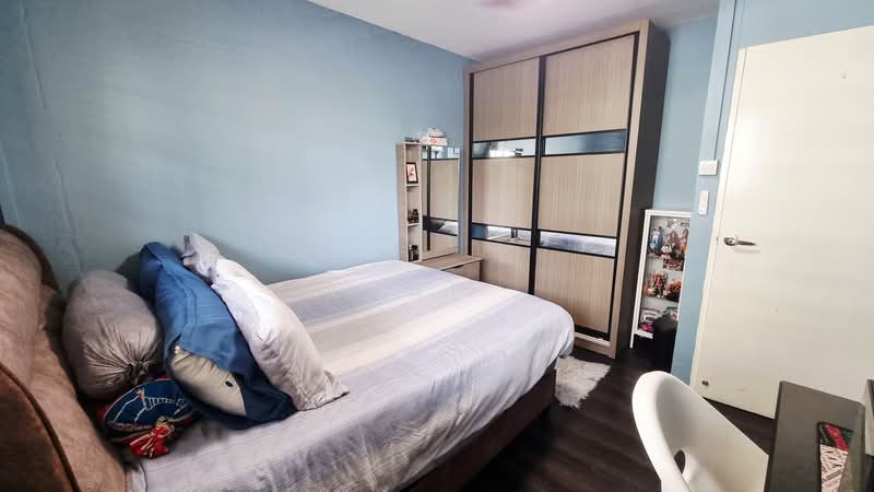 687 Hougang Street 61, 687 Hougang Street 61, 3 Bedrooms, 915 sqft, HDB Flat For Sale, by Khai ., 500154653 - Bedroom - PropertyGuru.com.sg