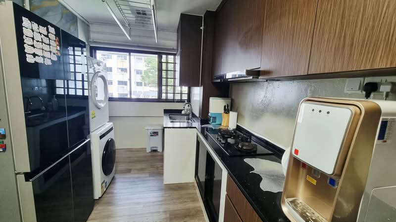 687 Hougang Street 61, 687 Hougang Street 61, 3 Bedrooms, 915 sqft, HDB Flat For Sale, by Khai ., 500154653 - Kitchen - PropertyGuru.com.sg