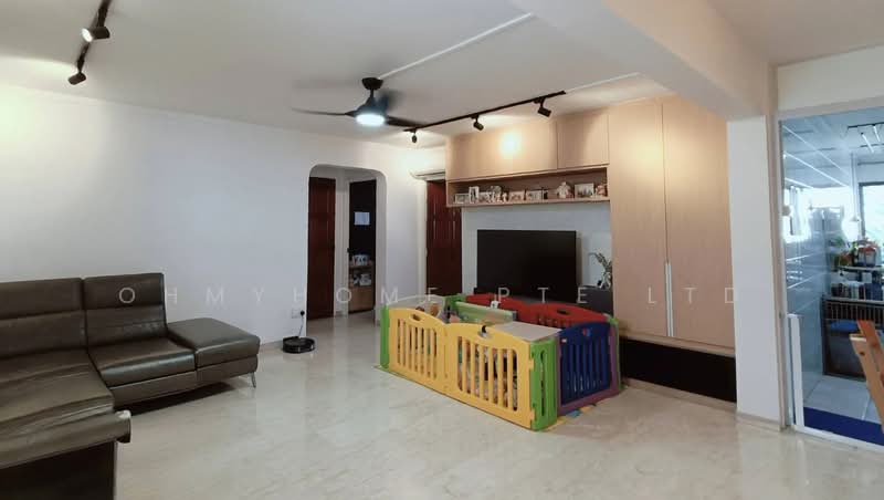 242 Serangoon Avenue 3, 242 Serangoon Avenue 3, 3 Bedrooms, 1,109 sqft, HDB Flat For Sale, by Jayden Saravannan, 500154665 - Living Room - PropertyGuru.com.sg
