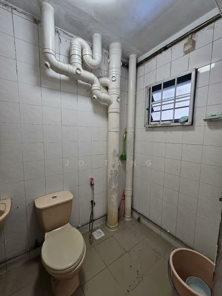 143 Rivervale Drive, 143 Rivervale Drive, 3 Bedrooms, 1,453 sqft, HDB Flat For Rent, by Jo Tang, 500154668 - Bathroom - PropertyGuru.com.sg