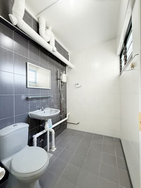 137 Lorong Ah Soo, 137 Lorong Ah Soo, 3 Bedrooms, 1,119 sqft, HDB Flat For Sale, by Gary Seah Zhang Feng, 500154681 - Bathroom - PropertyGuru.com.sg