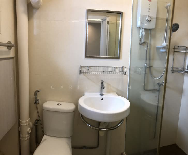 5 Holland Close, 5 Holland Close, 3 Bedrooms, 1,130 sqft, HDB Flat For Sale, by Carel Tham, 500154684 - Bathroom - PropertyGuru.com.sg
