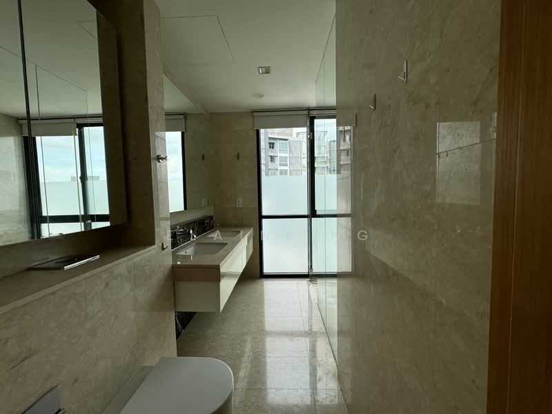 Parvis, 12 Holland Hill, 4 Bedrooms, 2,788 sqft, Condominium For Rent, by Elaine Ng, 500154687 - Bathroom - PropertyGuru.com.sg