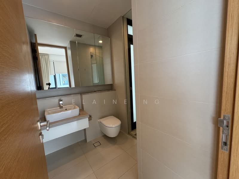 Parvis, 12 Holland Hill, 4 Bedrooms, 2,788 sqft, Condominium For Rent, by Elaine Ng, 500154687 - Junior master ensuite bath - PropertyGuru.com.sg