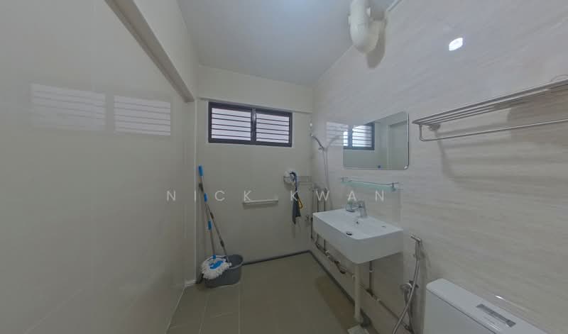 942 Jurong West Street 91, 942 Jurong West Street 91, 3 Bedrooms, 1,421 sqft, HDB Flat For Sale, by Nick Kwan, 500154702 - Master Bathroom - PropertyGuru.com.sg
