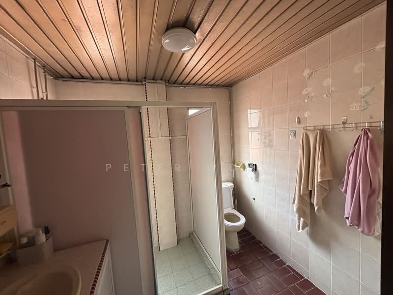 Happy avenue central, , 4 Bedrooms, 2,200 sqft, Semi-Detached House For Sale, by Peter Wong, 500154710 - Bathroom - PropertyGuru.com.sg