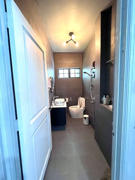 Pasir Ris Beach Park, 28 Pasir Ris Avenue, 4 Bedrooms, 5,000 sqft, Semi-Detached House For Rent, by Jonathan Tan, 500154712 - Bathroom - PropertyGuru.com.sg