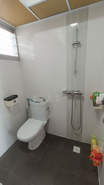 185C Marsiling Greenview, 185C Woodlands Street 13, 2 Bedrooms, 732 sqft, HDB Flat For Sale, by Minna Koh, 500154715 - Bathroom - PropertyGuru.com.sg