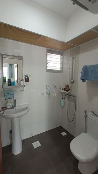 185C Marsiling Greenview, 185C Woodlands Street 13, 2 Bedrooms, 732 sqft, HDB Flat For Sale, by Minna Koh, 500154715 - Bathroom - PropertyGuru.com.sg