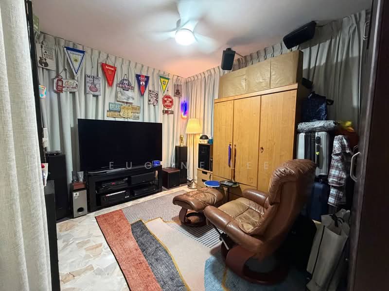 102 Jurong East Street 13, 102 Jurong East Street 13, 2 Bedrooms, 732 sqft, HDB Flat For Sale, by Eugene Lee, 500154717 - Living Room - PropertyGuru.com.sg