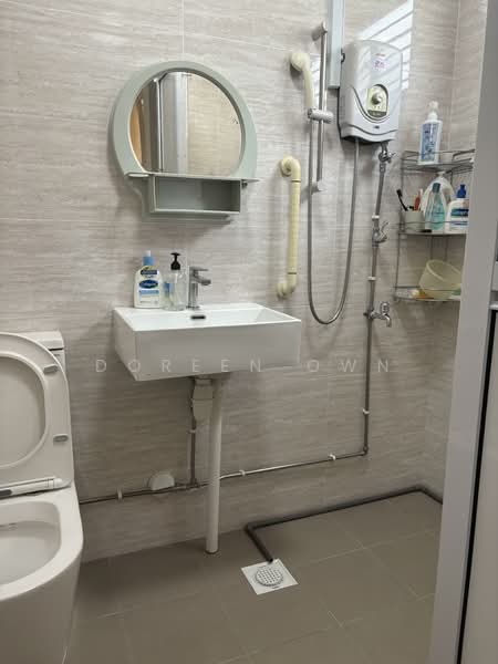 816 Yishun Street 81, 816 Yishun Street 81, 4 Bedrooms, 1,389 sqft, HDB Flat For Sale, by Doreen Own, 500154768 - Bathroom - PropertyGuru.com.sg