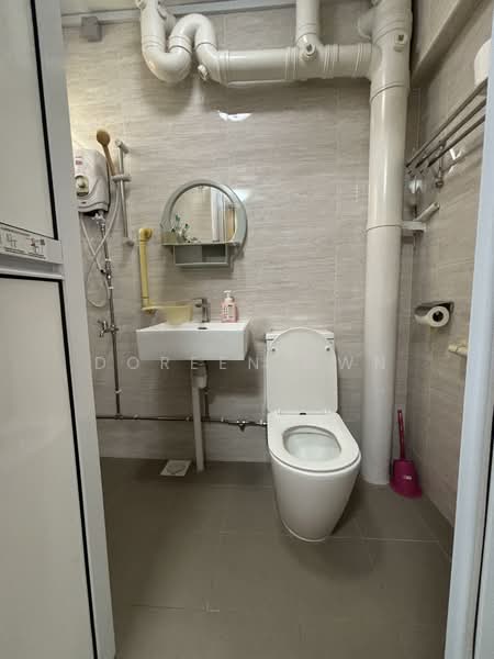 816 Yishun Street 81, 816 Yishun Street 81, 4 Bedrooms, 1,389 sqft, HDB Flat For Sale, by Doreen Own, 500154768 - Bathroom - PropertyGuru.com.sg