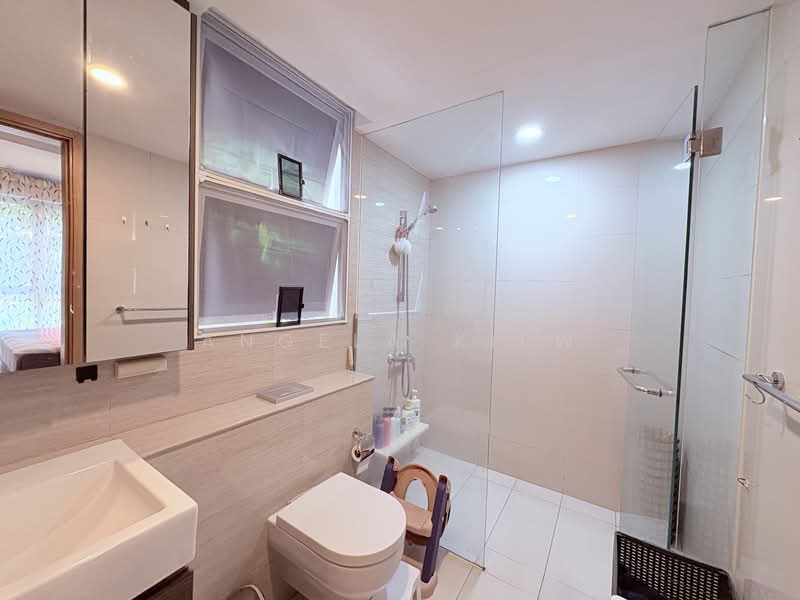 Prive, 35 Punggol Field, 3 Bedrooms, 1,001 sqft, Executive Condominium For Sale, by Angela Kiew, 500154772 - Bathroom - PropertyGuru.com.sg
