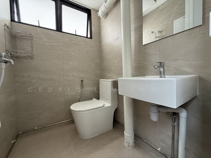 531 Bedok North Street 3, 531 Bedok North Street 3, Bedok / Upper East Coast, 3 Bedrooms, 800 sqft, HDB Flat For Rent, by Cedric Lim (林育民), 500154777 - Bathroom - PropertyGuru.com.sg