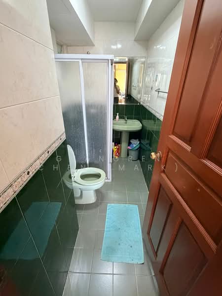 Melville Park, 22 Simei Street 1, 2 Bedrooms, 958 sqft, Condominium For Rent, by Guangren Chen (Mark), 500154797 - Bathroom - PropertyGuru.com.sg