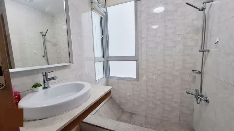 The Lakeshore, 29 Jurong West Street 41, Room Rental, 150 sqft, Condominium For Rent, by Maple Yap, 500154801 - MBR5 (1) Bathroom - PropertyGuru.com.sg