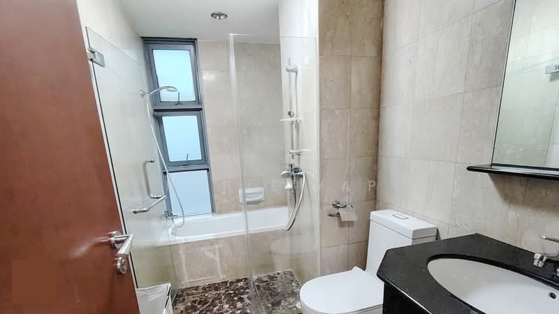 The Madeira, 50 Bukit Batok Street 31, Room Rental, 150 sqft, Condominium For Rent, by Maple Yap, 500154805 - MBR5 (1) Bathroom - PropertyGuru.com.sg