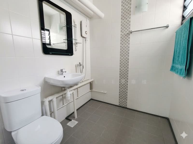15 Joo Seng Road, 15 Joo Seng Road, 3 Bedrooms, 1,119 sqft, HDB Flat For Sale, by Aaron Lee李韋樘, 500154814 - Bathroom - PropertyGuru.com.sg