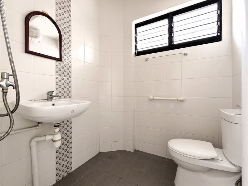 15 Joo Seng Road, 15 Joo Seng Road, 3 Bedrooms, 1,119 sqft, HDB Flat For Sale, by Aaron Lee李韋樘, 500154814 - Bathroom - PropertyGuru.com.sg