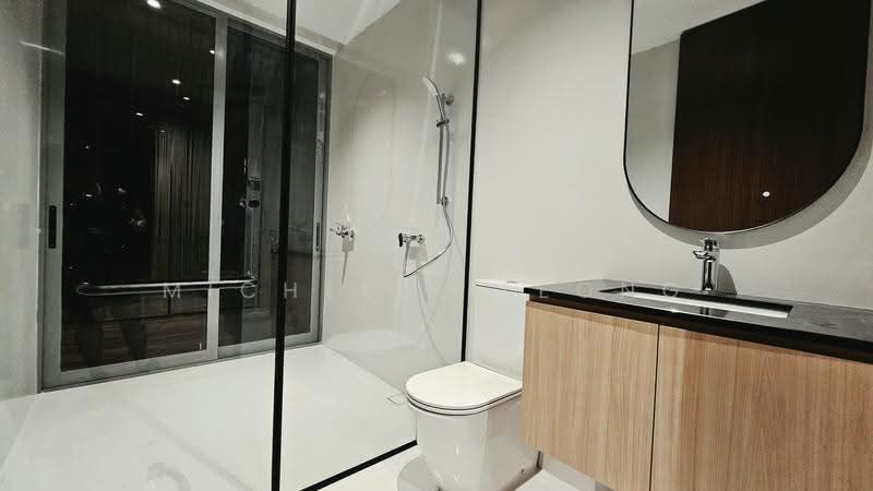Goodwood Residence, 261 Bukit Timah Road, Tanglin / Holland / Bukit Timah, 2 Bedrooms, 1,119 sqft, Condominium For Rent, by Michelle Leong, 500154822 - Newly Renovated Master Bathroom - PropertyGuru.com.sg