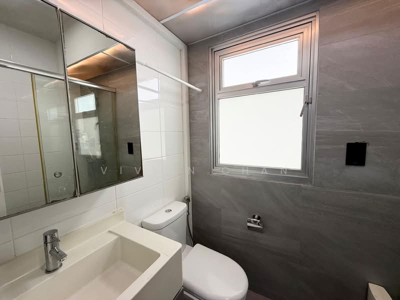 440D Bukit Batok West Avenue 8, 440D Bukit Batok West Avenue 8, 3 Bedrooms, 1,206 sqft, HDB Flat For Sale, by VIVIAN Chan, 500154828 - Bathroom - PropertyGuru.com.sg