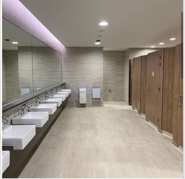 161 Kallang Way, 161 Kallang Way, 10,118 sqft, Factory / Workshop (B2) For Rent, by Teo Jeri, 500154847 - Bathroom - CommercialGuru.com.sg