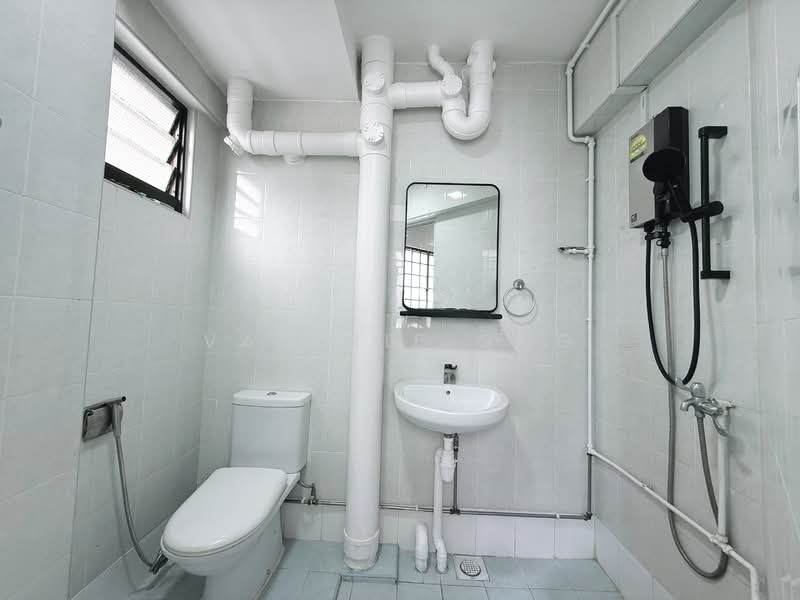 104 Bukit Purmei Road, 104 Bukit Purmei Road, 2 Bedrooms, 829 sqft, HDB Flat For Sale, by Valerie Ong, 500154850 - Common Bathroom - PropertyGuru.com.sg