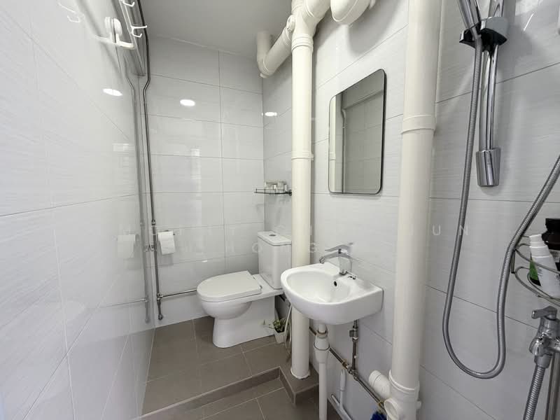 95 Old Airport Road, 95 Old Airport Road, 2 Bedrooms, 603 sqft, HDB Flat For Sale, by Timothy Choo Jun Hong, 500154853 - Bathroom - PropertyGuru.com.sg