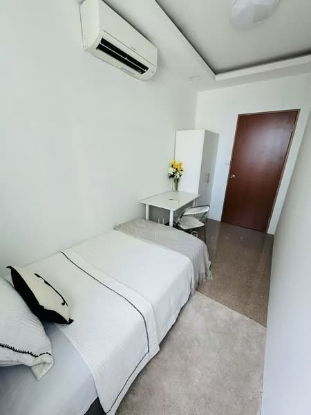 Queens, 10 Stirling Road, Room Rental, 100 sqft, Condominium For Rent, by Leo, 500154864 - Bedroom - PropertyGuru.com.sg