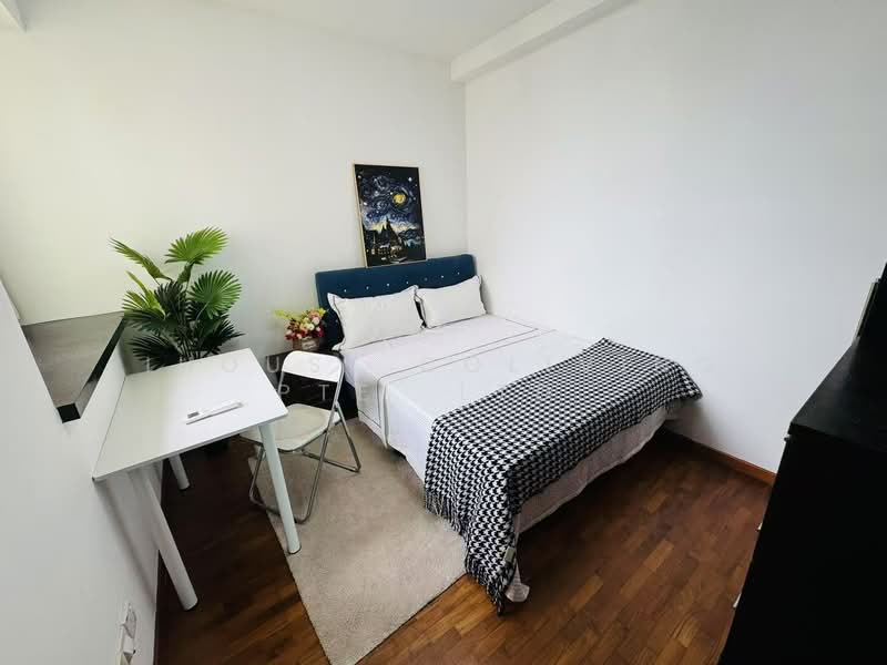 Queens, 10 Stirling Road, Room Rental, 100 sqft, Condominium For Rent, by Leo, 500154864 - Bedroom - PropertyGuru.com.sg
