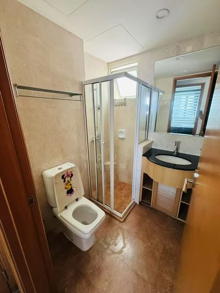 Queens, 10 Stirling Road, Room Rental, 100 sqft, Condominium For Rent, by Leo, 500154864 - Bathroom - PropertyGuru.com.sg