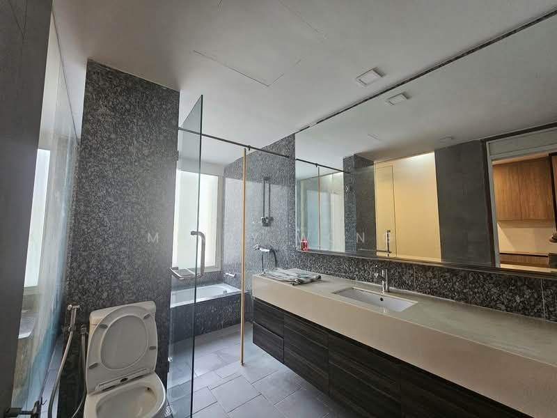 The Springside, 148 Springside Avenue, 7 Bedrooms, 4,000 sqft, Terraced House For Sale, by Mindy Wong, 500154865 - Bathroom - PropertyGuru.com.sg