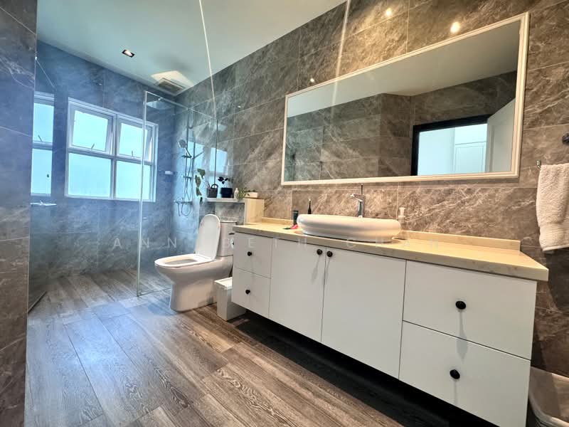 Holt Residences, 5 Holt Road, 4 Bedrooms, 2,121 sqft, Condominium For Sale, by Annabeth Chan, 500154872 - Bathroom - PropertyGuru.com.sg