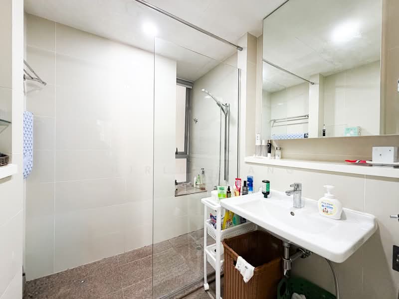 Waterford Residence, 21 Kim Yam Road, 3 Bedrooms, 1,044 sqft, Condominium For Sale, by Shirlene Ang, 500154901 - Bathroom - PropertyGuru.com.sg