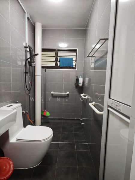 406 Yishun Avenue 6, 406 Yishun Avenue 6, Room Rental, 150 sqft, HDB Flat For Rent, by Wayne Ong, 500154905 - Bathroom - PropertyGuru.com.sg