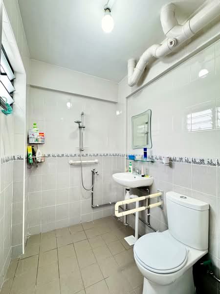 120 Pending Road, 120 Pending Road, 3 Bedrooms, 904 sqft, HDB Flat For Sale, by Michelle Yow, 500154913 - Bathroom - PropertyGuru.com.sg