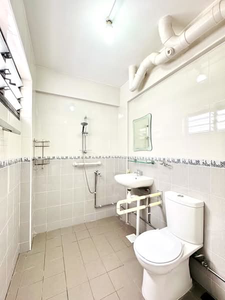 120 Pending Road, 120 Pending Road, 3 Bedrooms, 904 sqft, HDB Flat For Sale, by Michelle Yow, 500154913 - Bathroom - PropertyGuru.com.sg