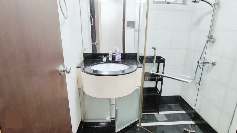 The Springs, 3 Moulmein Rise, Room Rental, 120 sqft, Apartment For Rent, by Maple Yap, 500154916 - Common Bathroom - PropertyGuru.com.sg